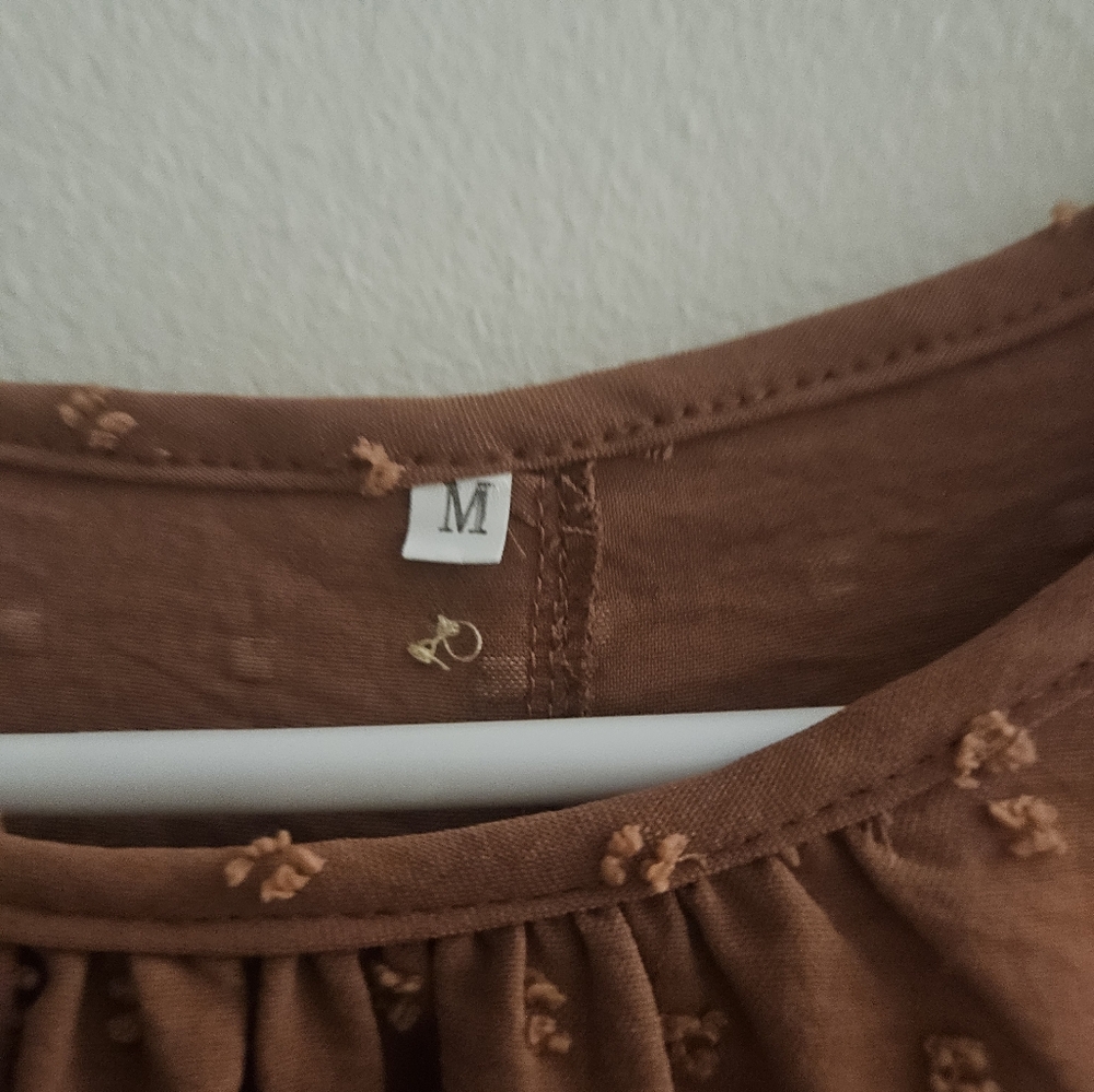 Size Medium Women's Brown Ruffle Sleeve Top - Picture 2 of 3